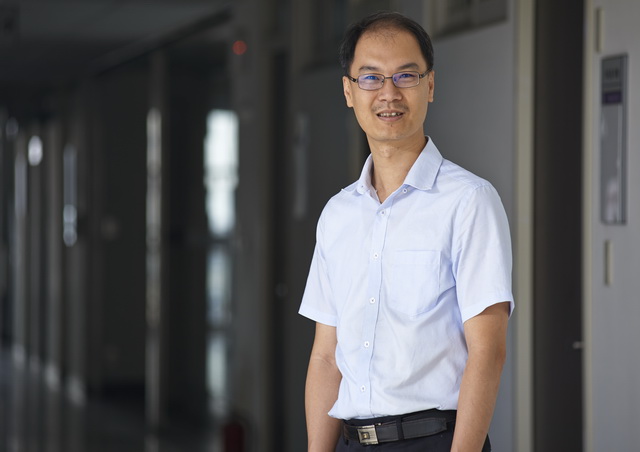 「一流的工作都是建立在不斷的失敗之上，只有勇者才能無懼的踩過這些失敗，步步往上爬。」－邱博文