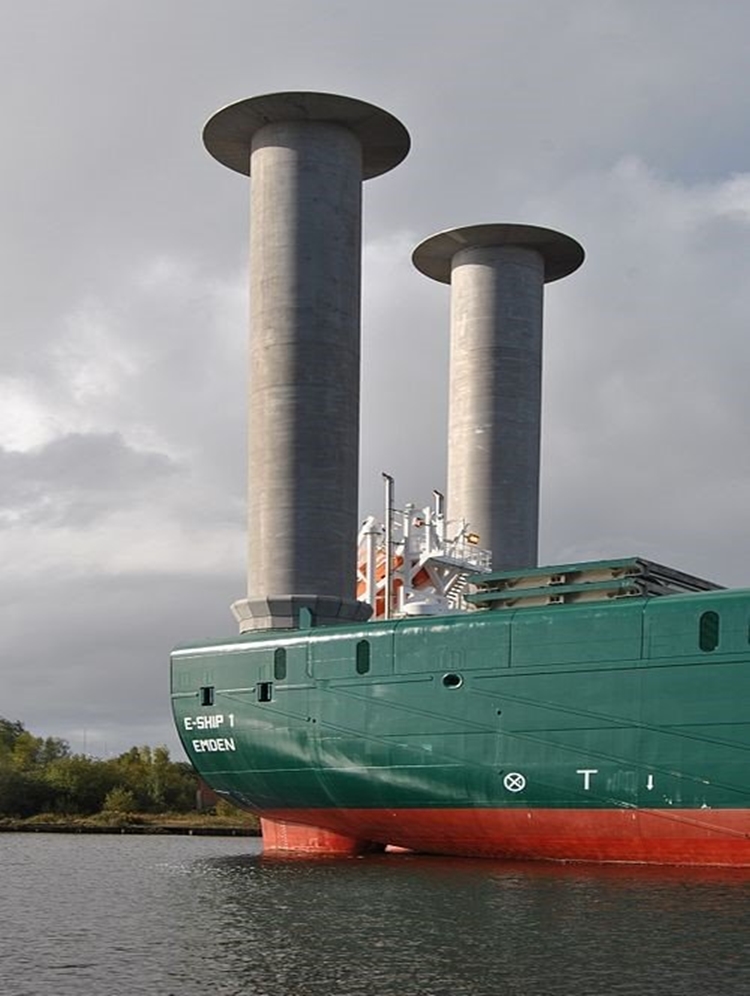E-Ship 1的 動力轉子 (圖片來源：維基百科https://en.wikipedia.org/wiki/Rotor_ship，創用CC授權)