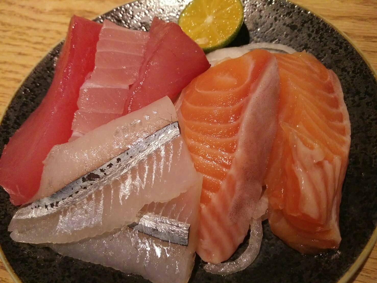 生魚片。(圖片來源:張心齡)