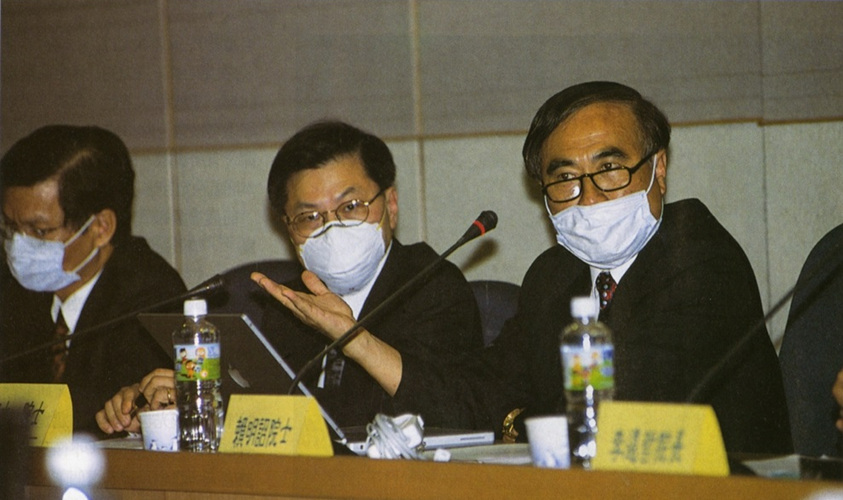 SARS爆發期間返台開會並提供方針的賴明詔院士