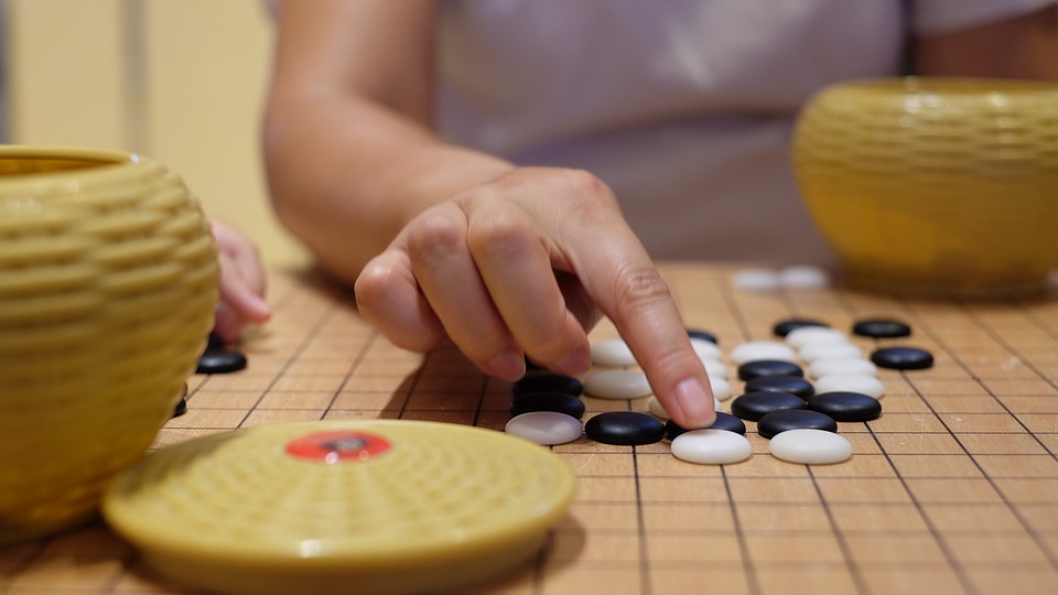 人工智慧AlphaGo憑藉深度學習技術，於2016年打敗世界棋王李世乭，一戰打響人工智慧的名號。（圖／Pixabay。）