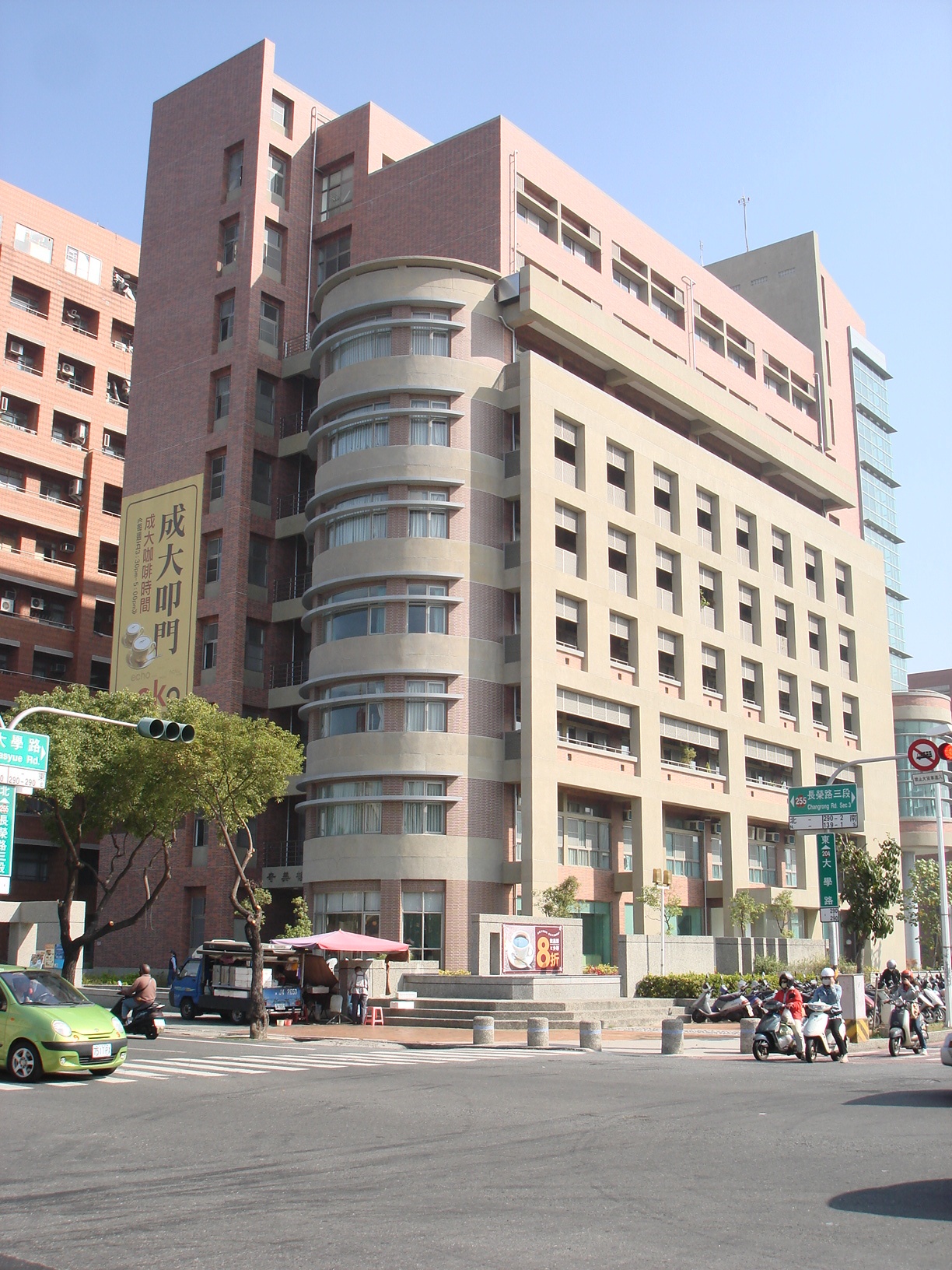 張院士也與成功大學緣分匪淺，圖中建築為成功大學電機系奇美樓。（圖／Wikimedia Commons）