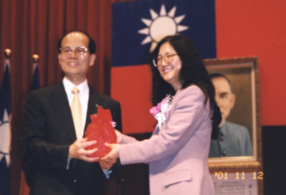 榮任陽明大學校長的吳妍華教授。