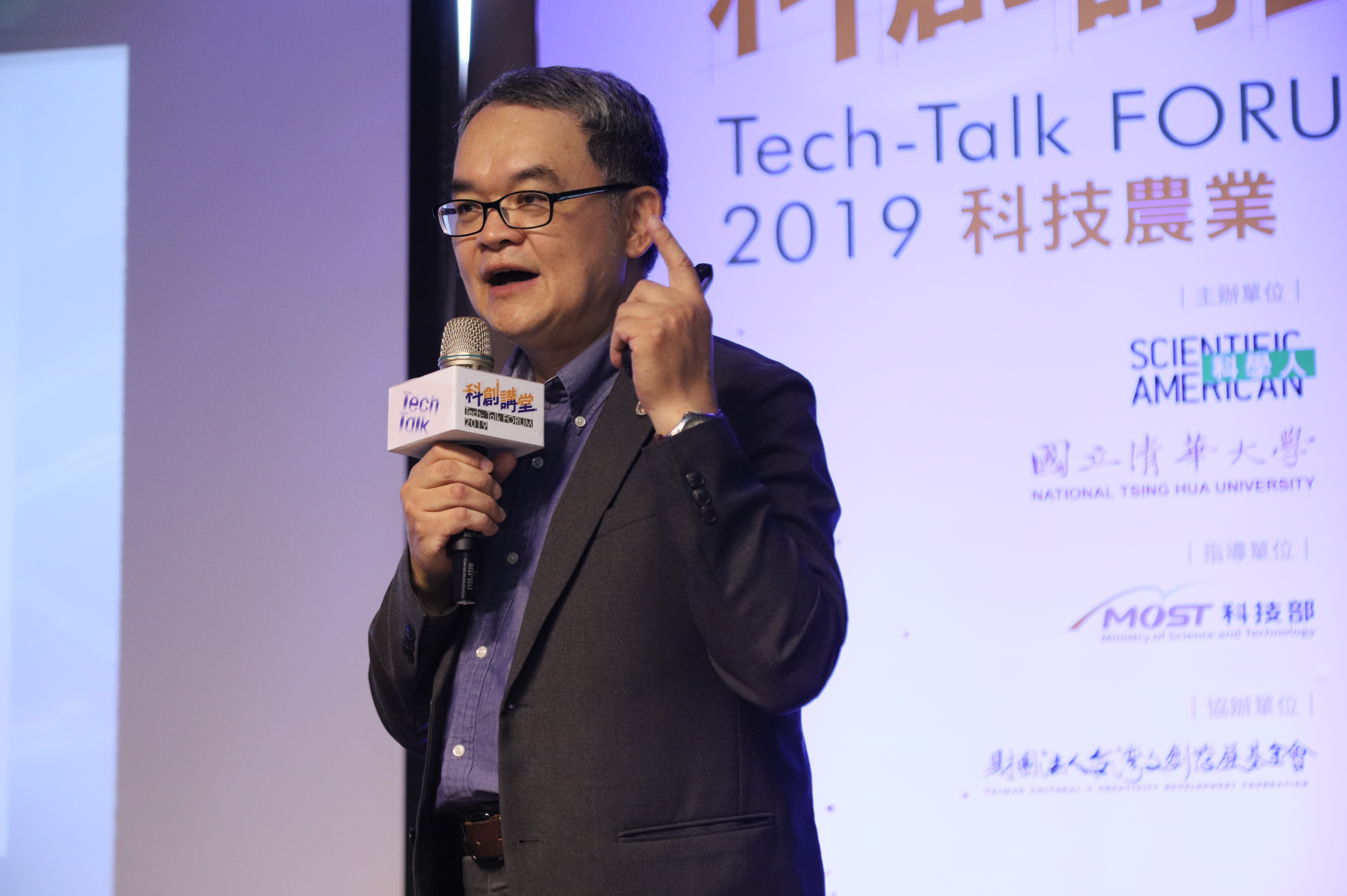 國立臺灣大學生物資源暨農學院盧虎生院長。