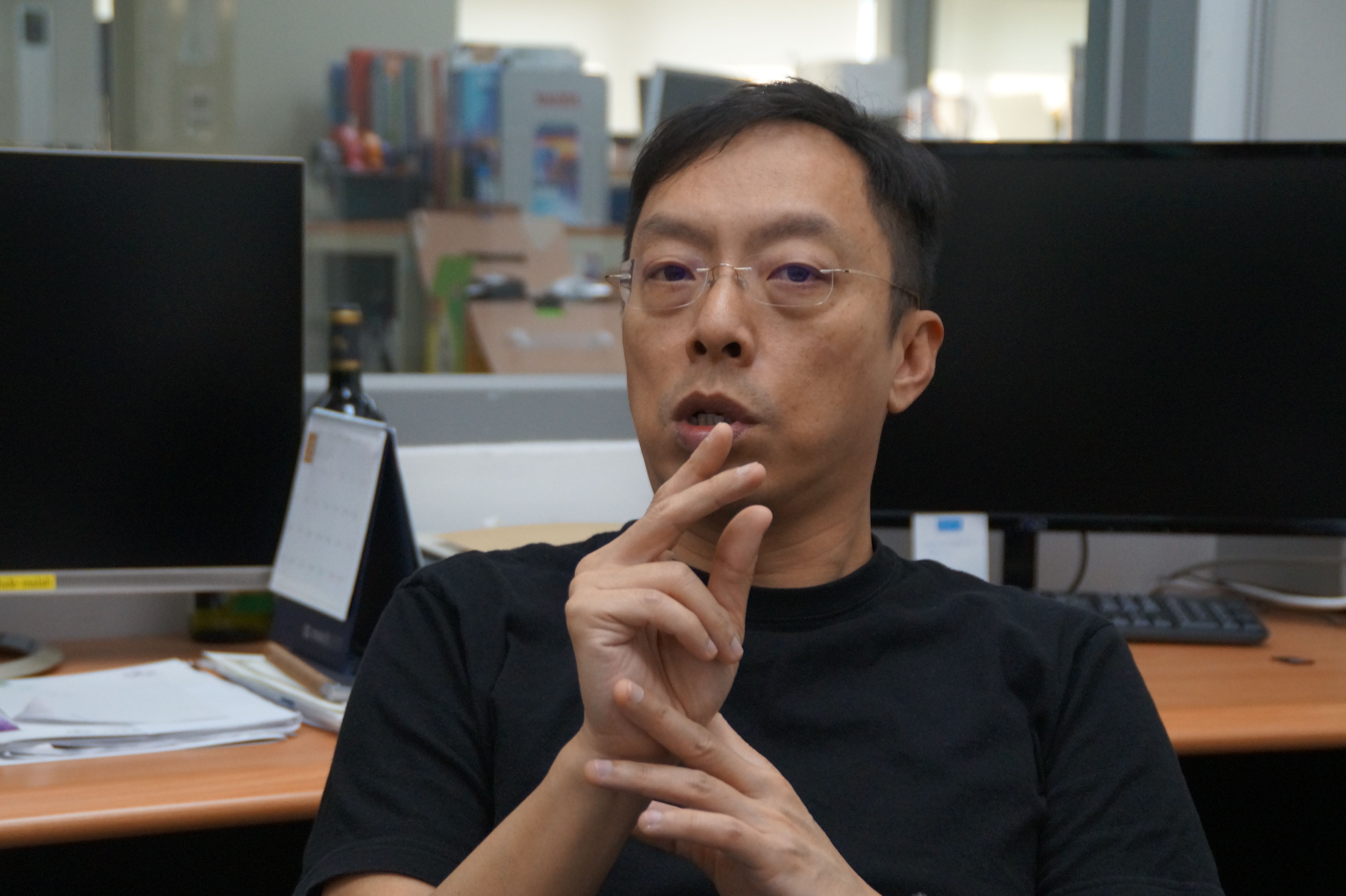 中研院基因體研究中心研究員馬徹呼籲政府應更積極投資新興傳染病基礎研究。（圖／李宗祐攝）