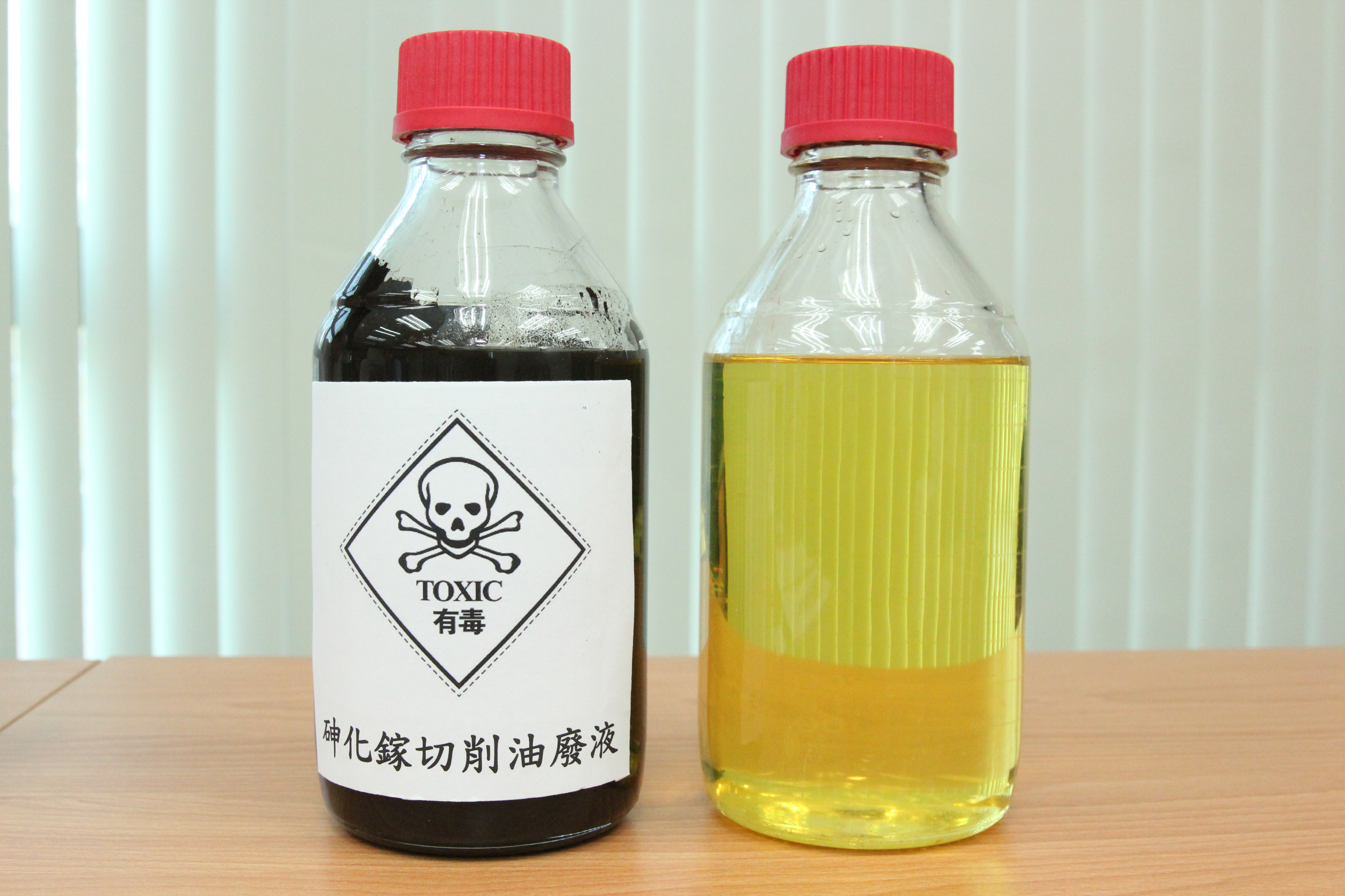 廢切削油變成無毒切削油，還可作為「碳量子點」影像檢測試劑的合成起始物。（圖／簡克志攝）