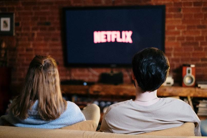 從 Netflix 到 ChatGPT：畫面背後跑的是光 